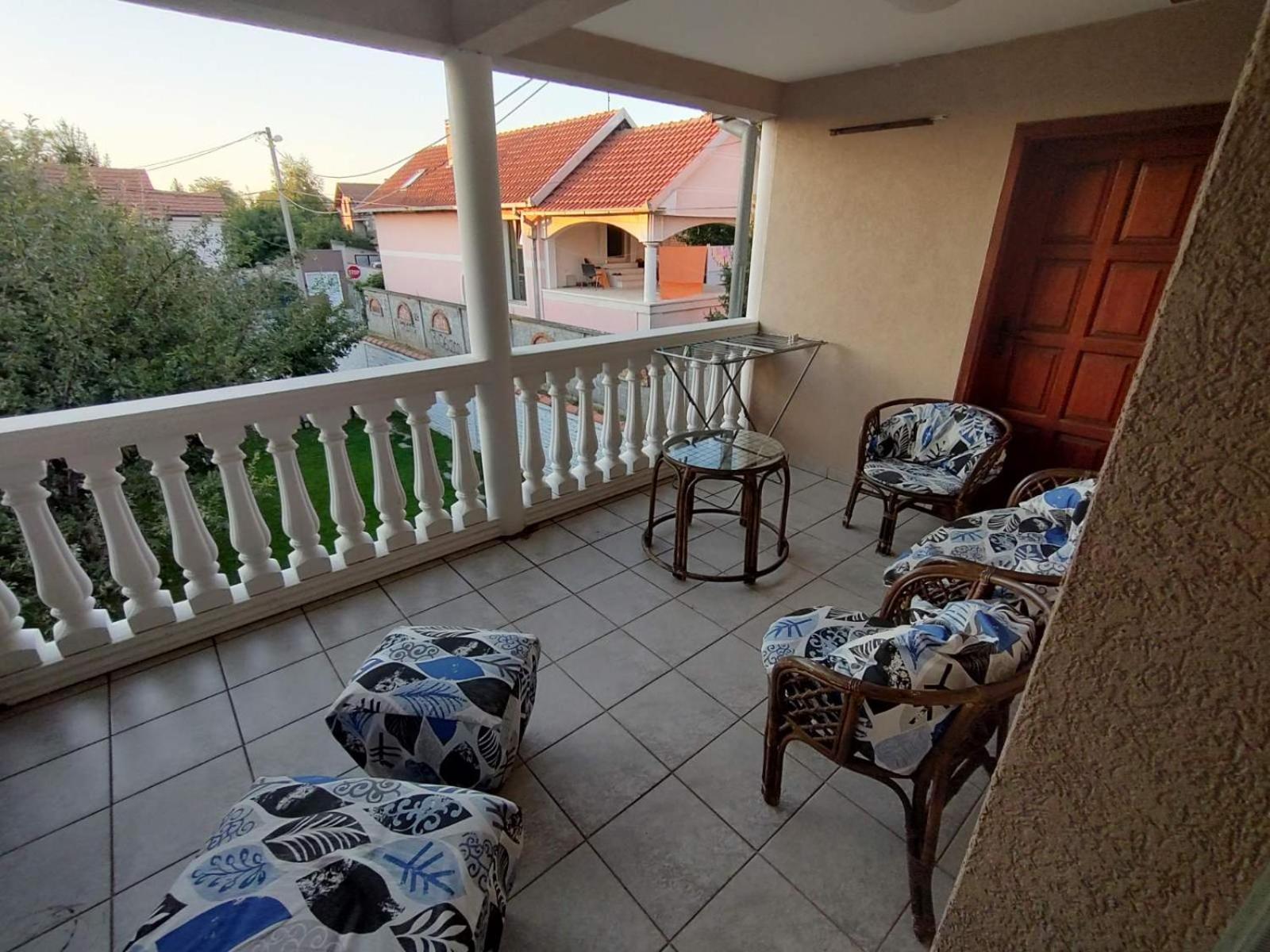 Plavi Apartman Airport Белград Экстерьер фото